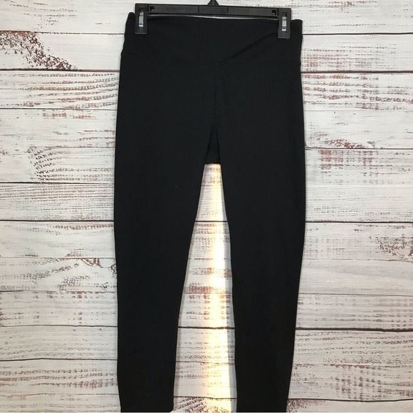 Fabletics black size medium cropped leggings - Picture 1 of 4